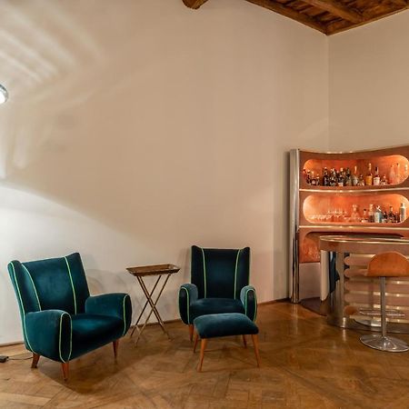Chic And Style In Historical Via Giulia Leilighet Roma Eksteriør bilde