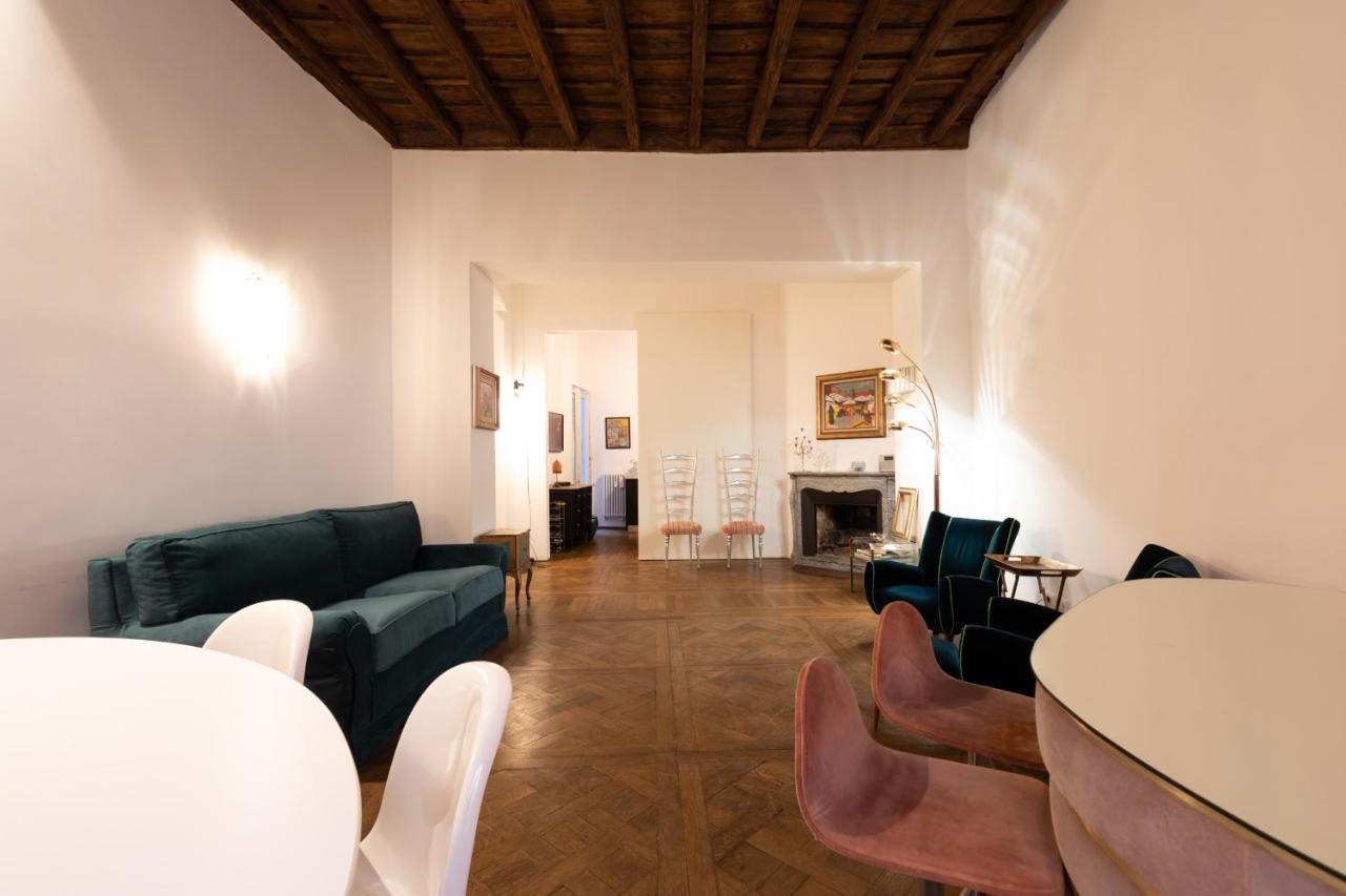 Chic And Style In Historical Via Giulia Leilighet Roma Eksteriør bilde