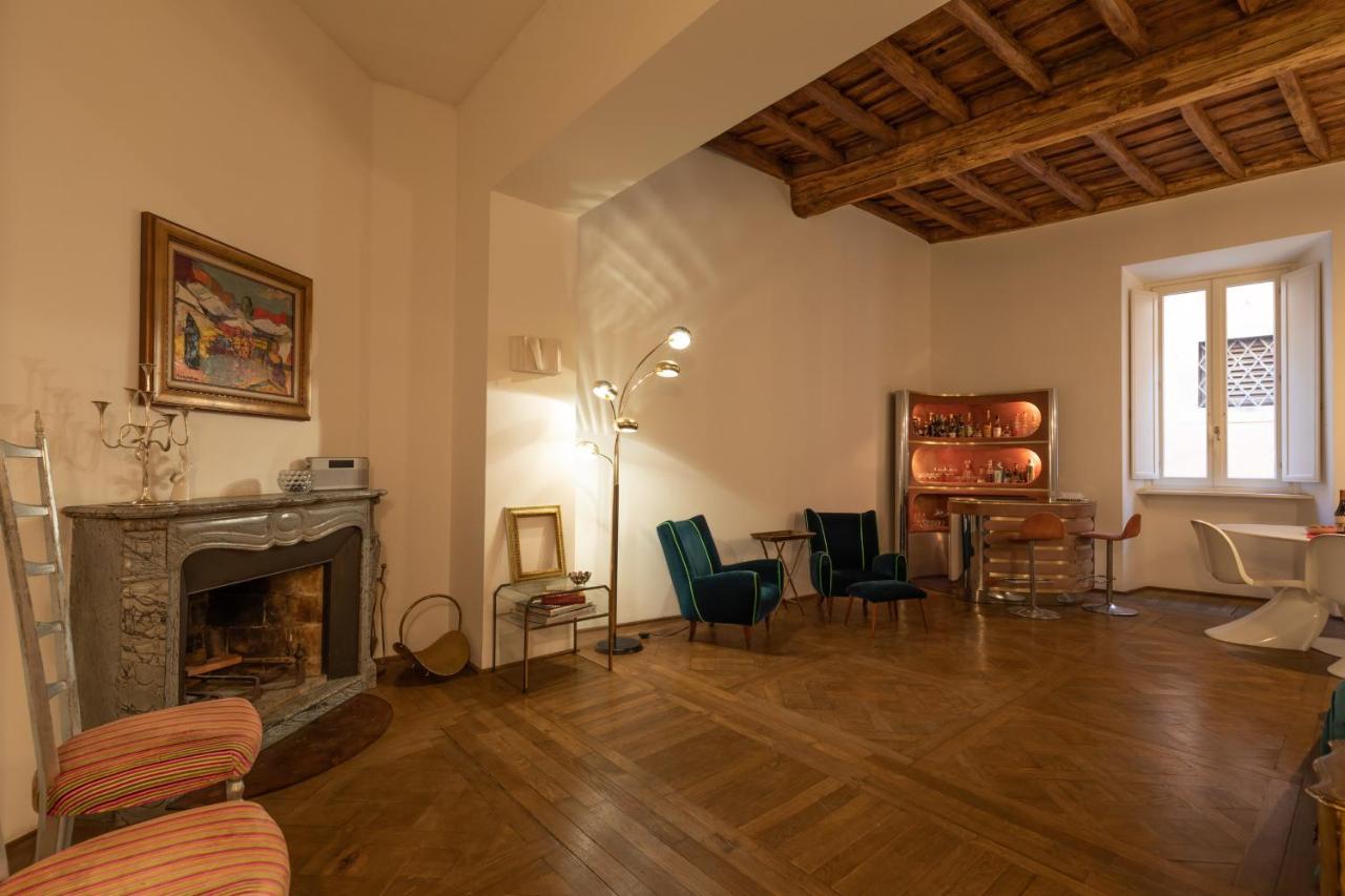Chic And Style In Historical Via Giulia Leilighet Roma Eksteriør bilde