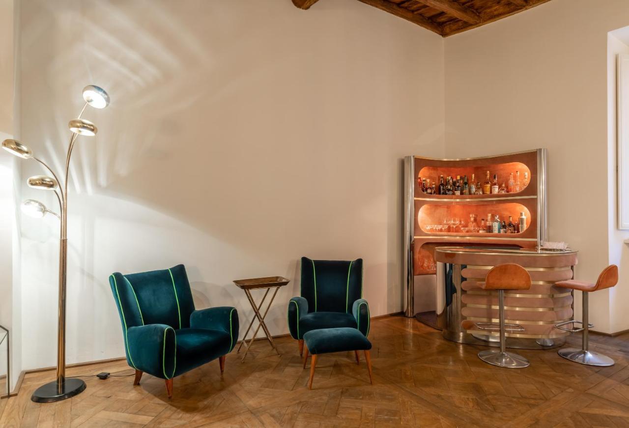 Chic And Style In Historical Via Giulia Leilighet Roma Eksteriør bilde