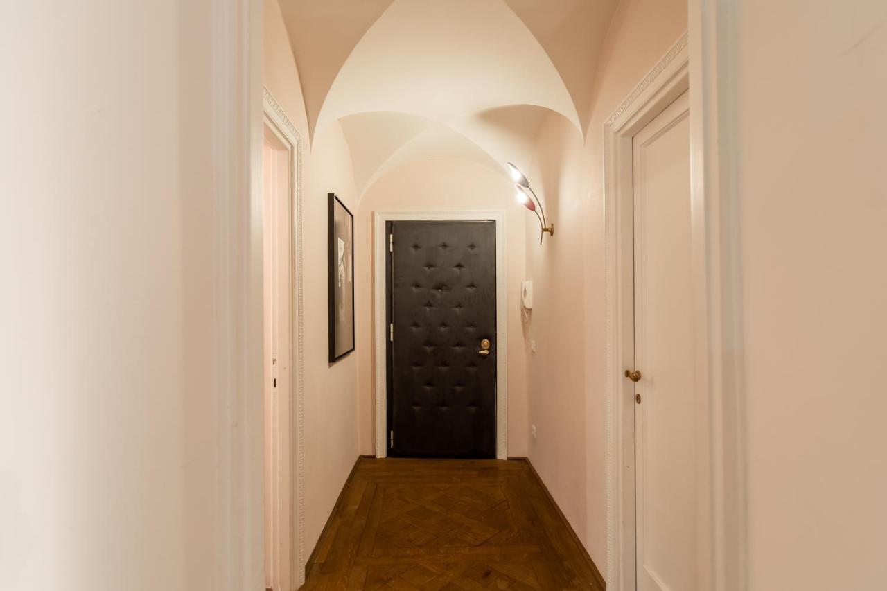 Chic And Style In Historical Via Giulia Leilighet Roma Eksteriør bilde