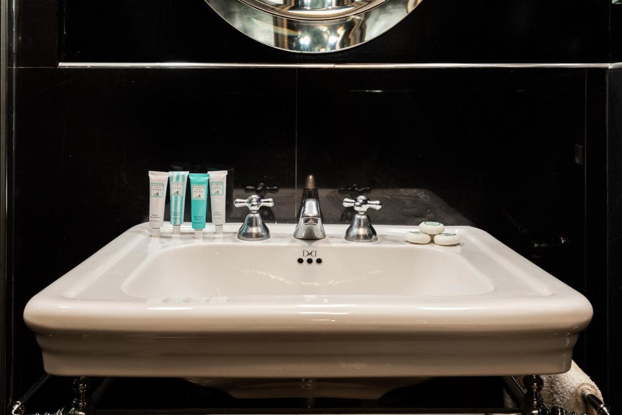 Chic And Style In Historical Via Giulia Leilighet Roma Eksteriør bilde