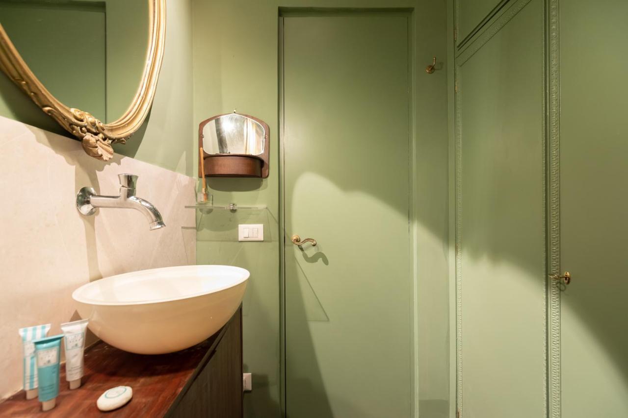 Chic And Style In Historical Via Giulia Leilighet Roma Eksteriør bilde