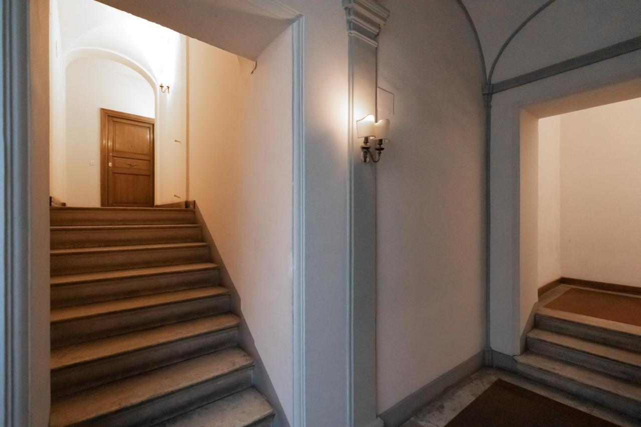 Chic And Style In Historical Via Giulia Leilighet Roma Eksteriør bilde